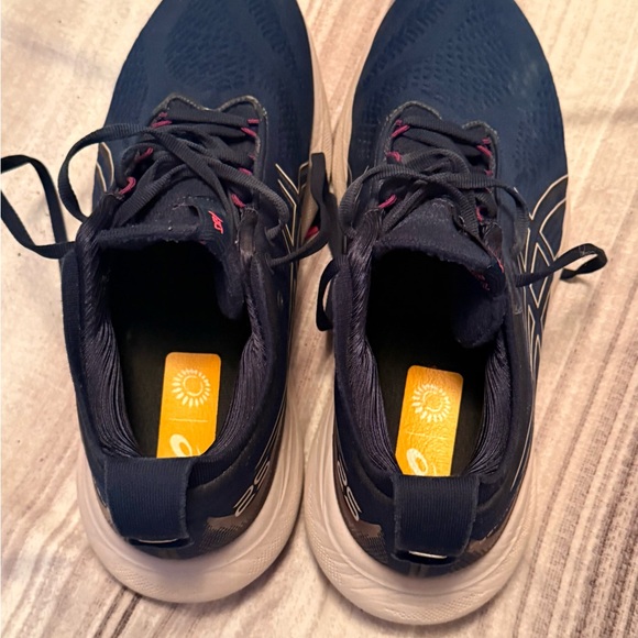 Women’s Asics - Picture 3 of 4